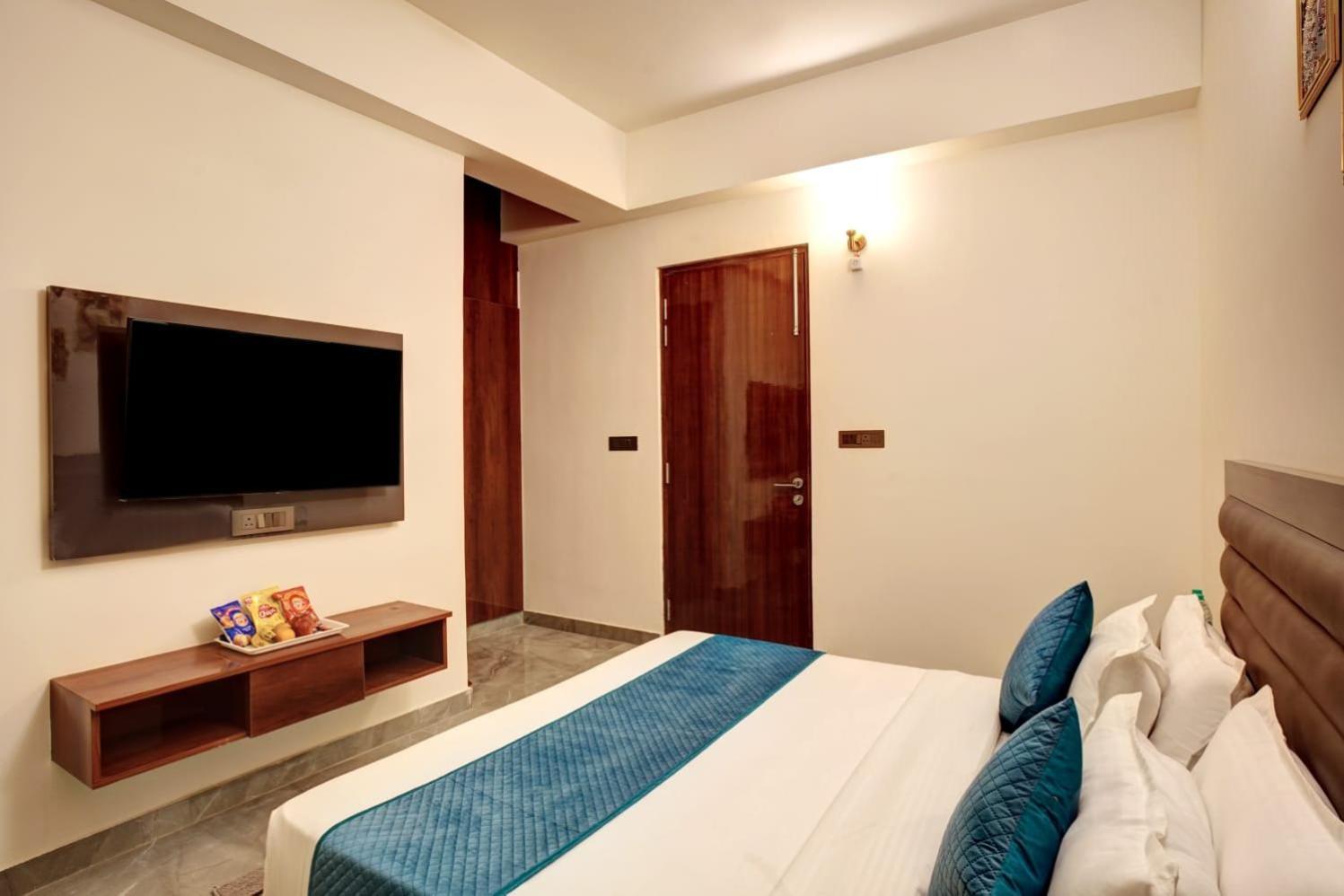 Hotel Elite Grand Near Kailash Hospital โนอิดา ภายนอก รูปภาพ