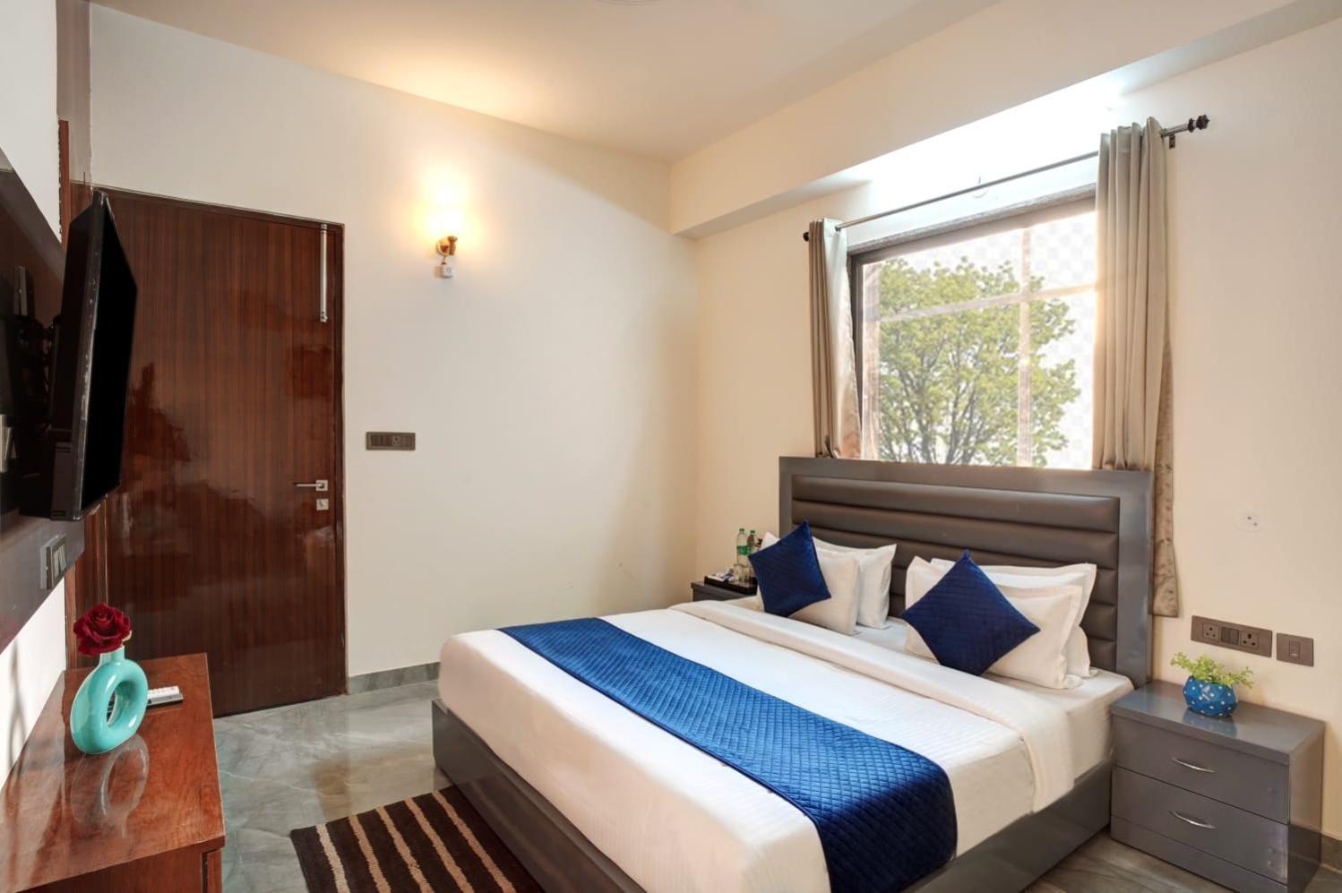 Hotel Elite Grand Near Kailash Hospital โนอิดา ภายนอก รูปภาพ