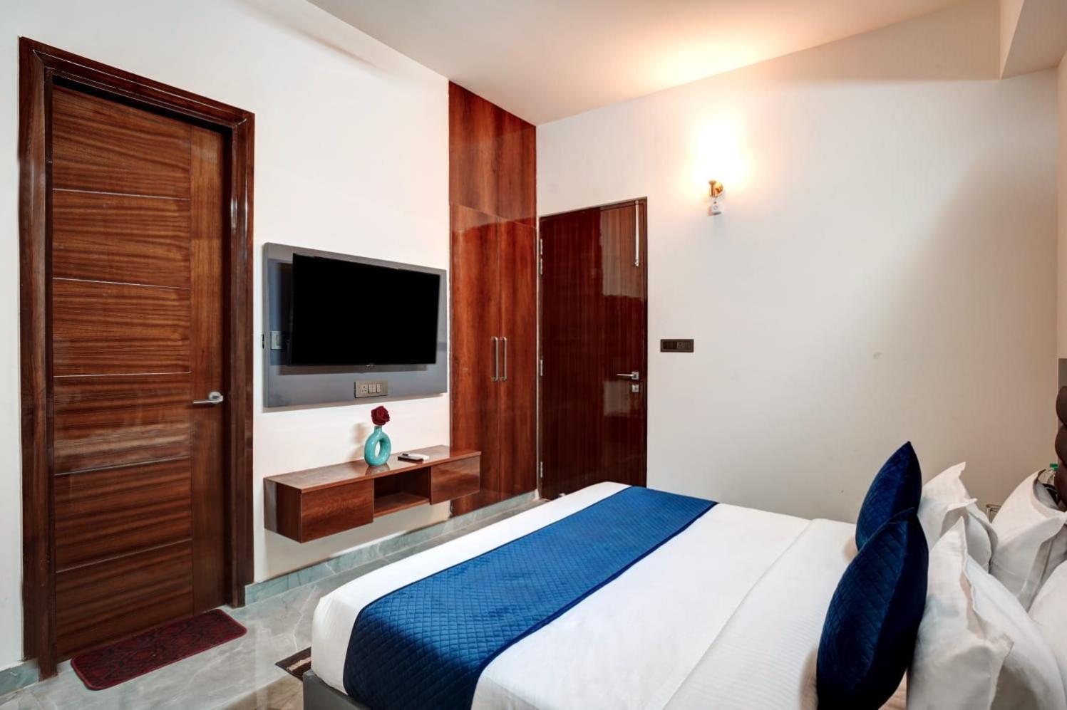 Hotel Elite Grand Near Kailash Hospital โนอิดา ภายนอก รูปภาพ